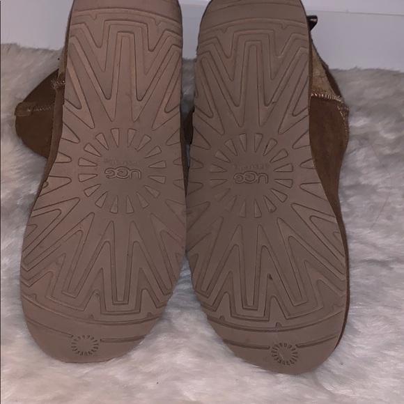 Brown ugg’s with bows - Picture 3 of 5
